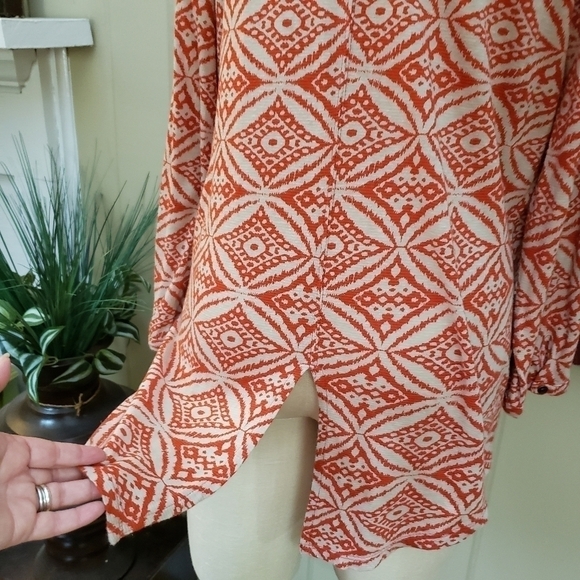 Lucky Brand | S reddish orange and white top tuxedo hem - Picture 3 of 10